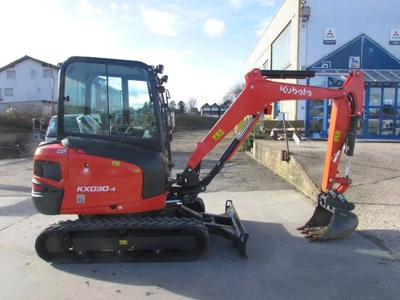 Mini-pelle Kubota KX030-4 diesel 2 865 kg – 2023 – 5 h – 3 godets
