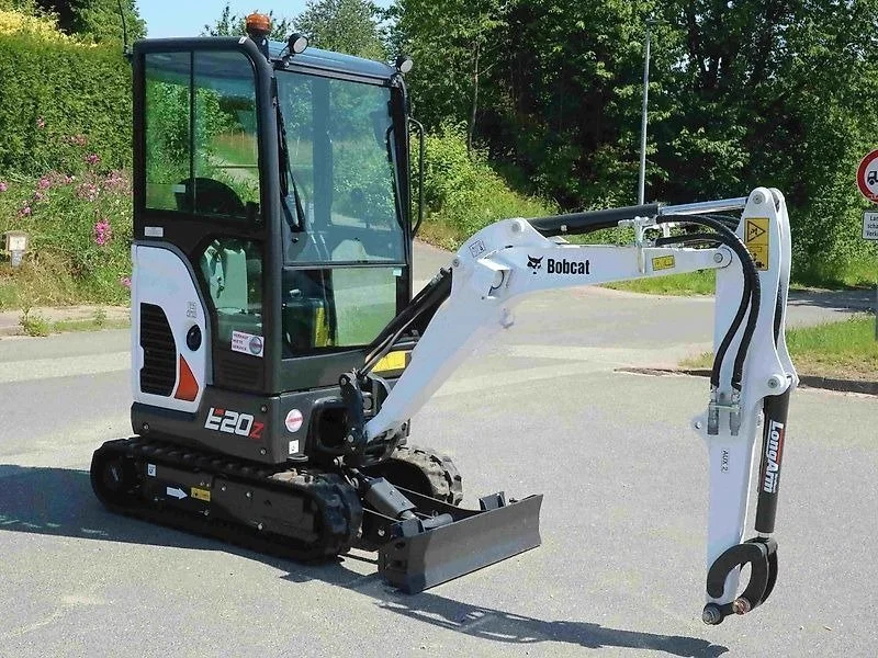 Mini-pelle diesel Bobcat E20z 1,9 t – Attache rapide – 3 godets