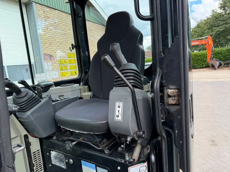 Mini-pelle Caterpillar 303.5E CR diesel 3,58T – 2017 – 3 948 h – 3 godets et grappin – Image 13