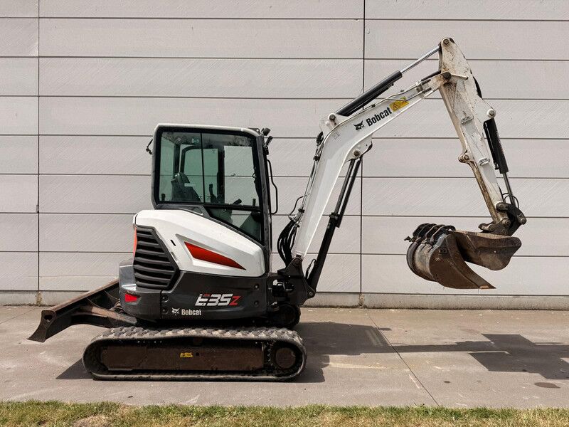 Mini-pelle Bobcat E35z diesel 2019 – 1 599 h – 3 499 kg – 3 godets