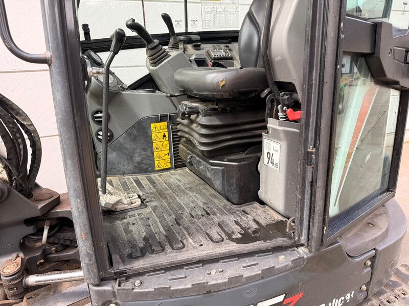 Mini-pelle Bobcat E35z diesel 2019 – 1 599 h – 3 499 kg – 3 godets – Image 7
