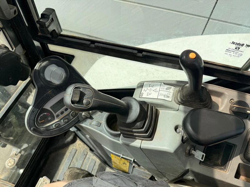 Mini-pelle Bobcat E35z diesel 2019 – 1 599 h – 3 499 kg – 3 godets – Image 6