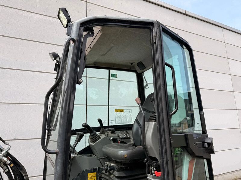 Mini-pelle Bobcat E35z diesel 2019 – 1 599 h – 3 499 kg – 3 godets – Image 11