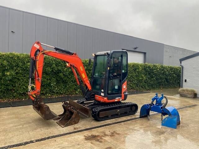 Mini-pelle Kubota U27-4 2017 cabine – 2 665 kg, 1 960 h, attache rapide hydraulique et 3 godets – Image 17