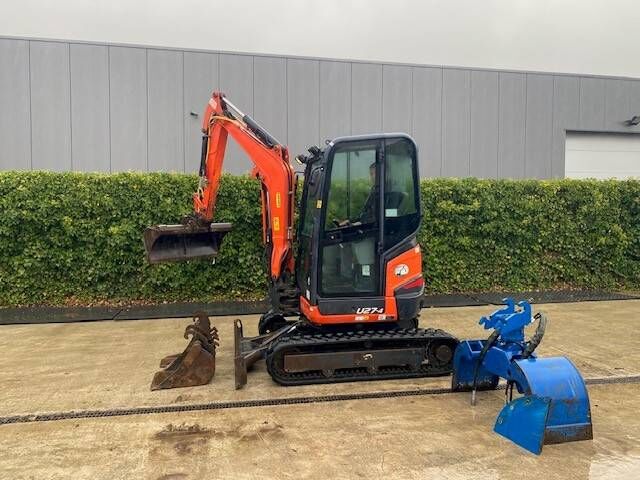 Mini-pelle Kubota U27-4 2017 cabine – 2 665 kg, 1 960 h, attache rapide hydraulique et 3 godets – Image 4