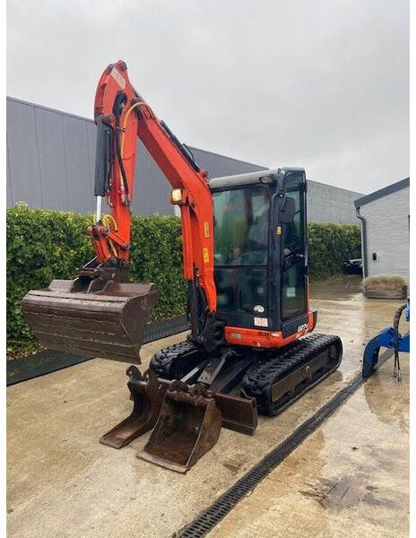 Mini-pelle Kubota U27-4 2017 cabine – 2 665 kg, 1 960 h, attache rapide hydraulique et 3 godets – Image 15