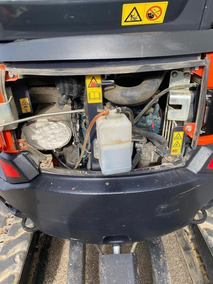 Mini-pelle Kubota U27-4 Diesel 2021 – Cabine climatisée, 2 590 kg, 1 225 h, et 3 godets – Image 8