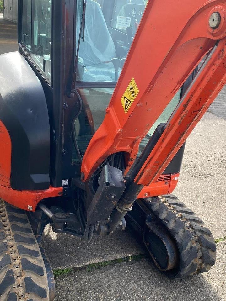 Mini-pelle Kubota U27-4 Diesel 2021 – Cabine climatisée, 2 590 kg, 1 225 h, et 3 godets – Image 6
