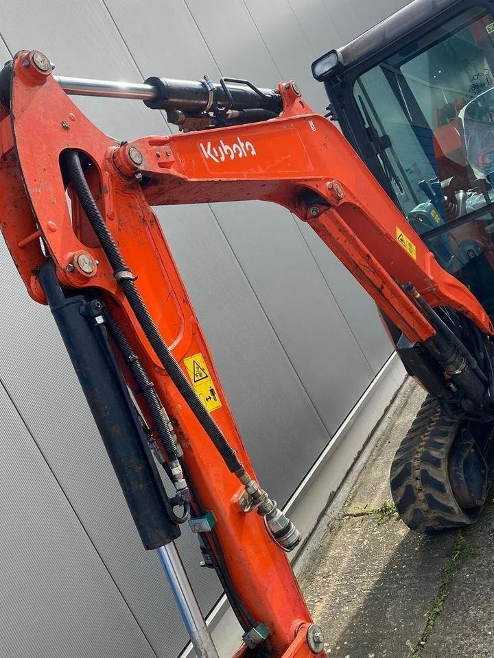 Mini-pelle Kubota U27-4 Diesel 2021 – Cabine climatisée, 2 590 kg, 1 225 h, et 3 godets – Image 5