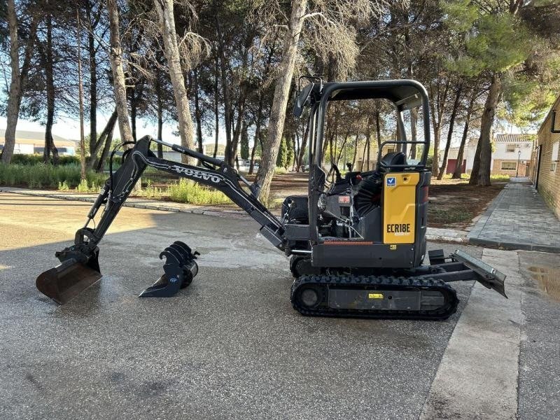 Mini-pelle Volvo ECR18E diesel 2022 – 1,7T  – Attache rapide hydraulique – 3 godets