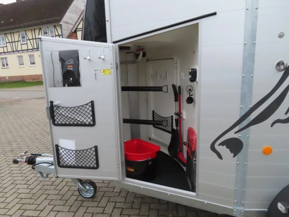 Van chevaux Böckmann Portax SKA 2 places – PTAC 2 400 kg – Charge utile 1 478 kg – Aluminium – Image 4