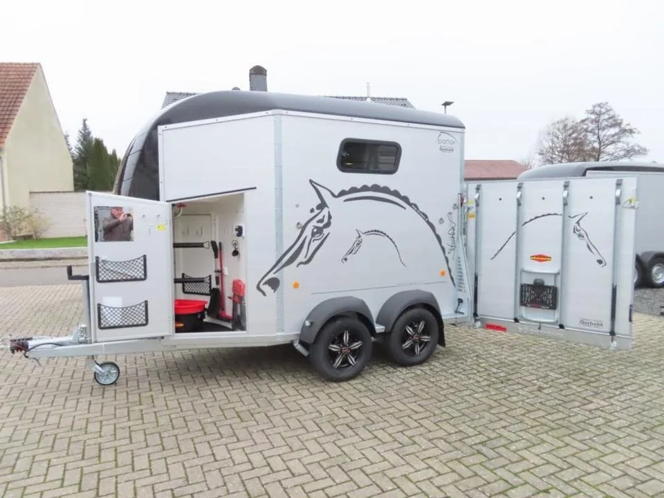 Van chevaux Böckmann Portax SKA 2 places – PTAC 2 400 kg – Charge utile 1 478 kg – Aluminium