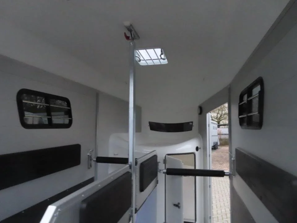 Van chevaux Böckmann Portax SKA 2 places – PTAC 2 400 kg – Charge utile 1 478 kg – Aluminium – Image 10