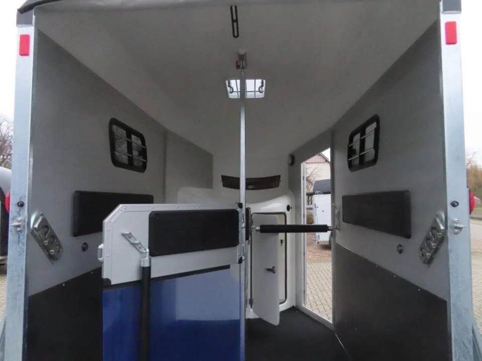 Van chevaux Böckmann Portax SKA 2 places – PTAC 2 400 kg – Charge utile 1 478 kg – Aluminium – Image 8