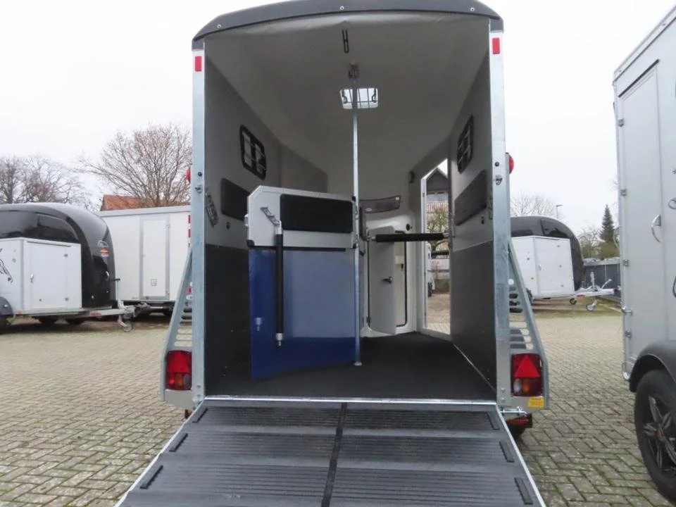 Van chevaux Böckmann Portax SKA 2 places – PTAC 2 400 kg – Charge utile 1 478 kg – Aluminium – Image 7