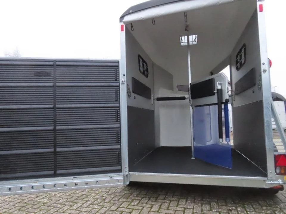 Van chevaux Böckmann Portax SKA 2 places – PTAC 2 400 kg – Charge utile 1 478 kg – Aluminium – Image 6