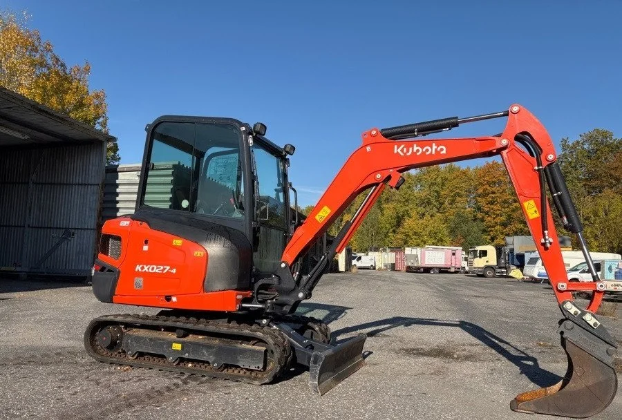 Mini-pelle Kubota KX027-4 diesel 2 590 kg – 910 h – 3 godets