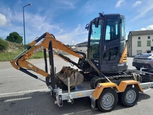 Mini-pelle CASE CX26C diesel 2 500 kg – 2019 – 2 180 h – 3 godets – Remorque