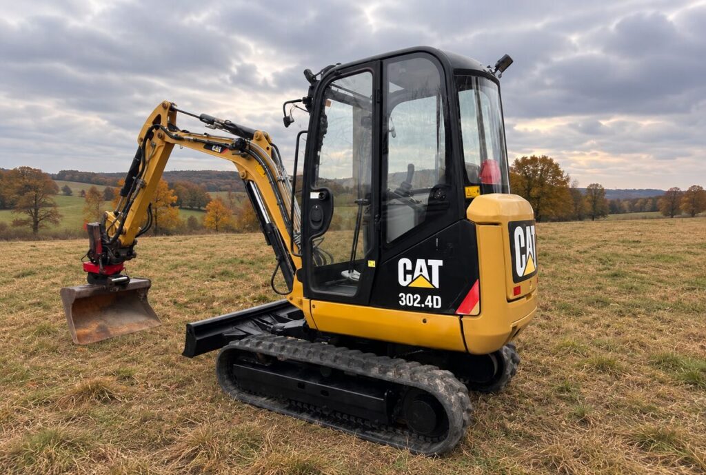 Mini-pelle Caterpillar 302.4D Diesel 2013 – 2 790 h – Attache rapide S40 – 3 godets