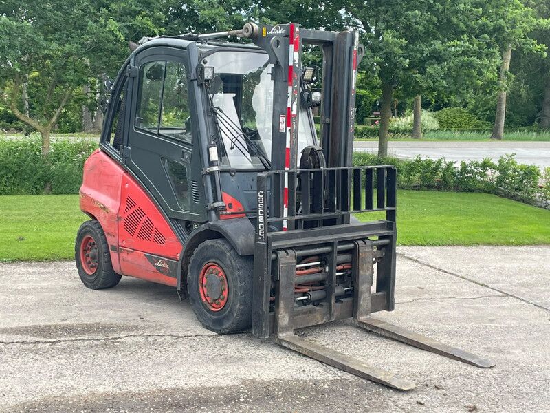 Chariot élévateur diesel Linde H50D 5 t – 2014, cabine fermée, positionneur de fourches