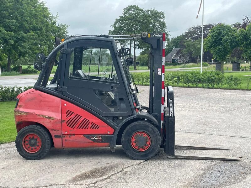 Chariot élévateur diesel Linde H50D 5 t – 2014, cabine fermée, positionneur de fourches – Image 17