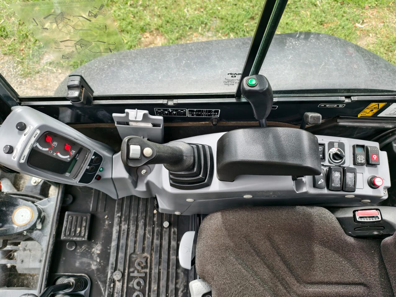 Mini-pelle Kubota U27-4 HI 2024 – 2 665 kg, 920 h, Powertilt et 3 godets – Image 4