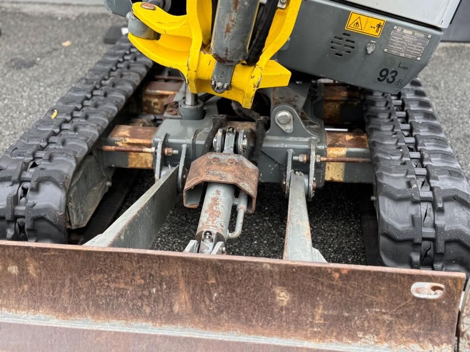Mini-pelle Wacker Neuson ET18 VDS 2013 – 2 395 h – 13,2 kW – Attache rapide – 3 godets – Image 16