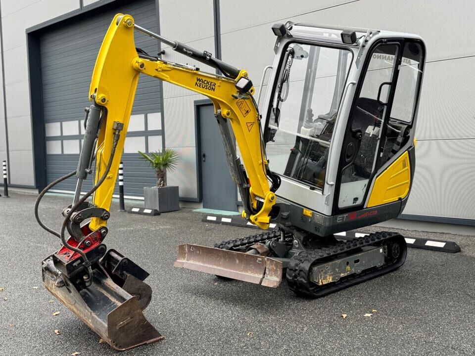 Mini-pelle Wacker Neuson ET18 VDS 2013 – 2 395 h – 13,2 kW – Attache rapide – 3 godets