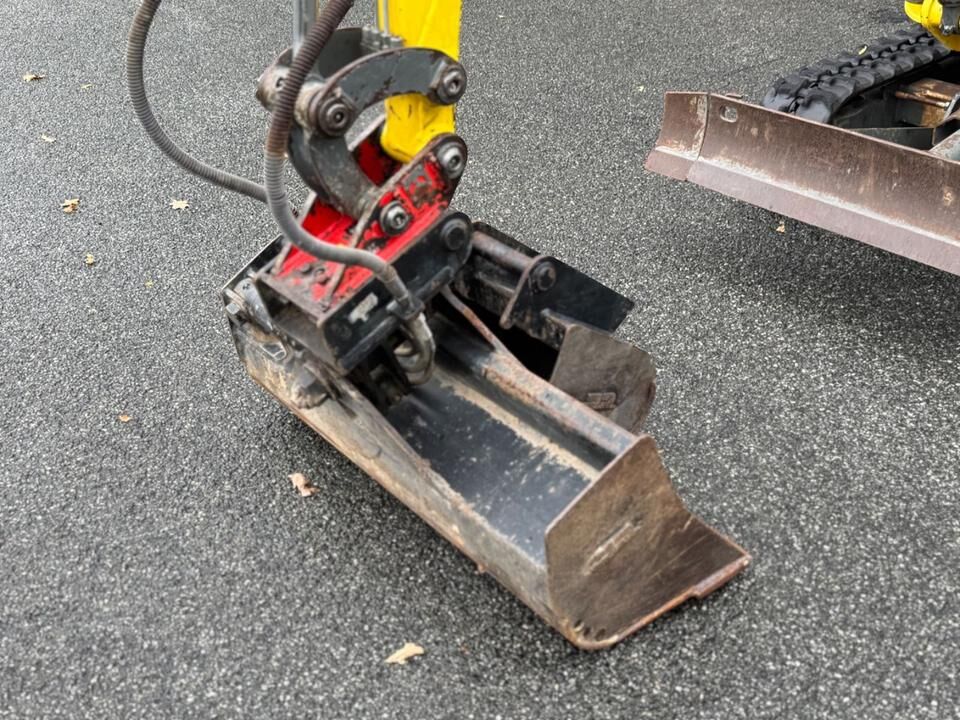 Mini-pelle Wacker Neuson ET18 VDS 2013 – 2 395 h – 13,2 kW – Attache rapide – 3 godets – Image 4