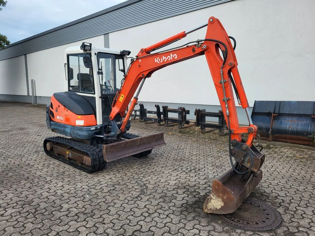 Mini-pelle Kubota KX71-3 diesel 2,8T – 2009 – 2 518 h – Cabine climatisée
