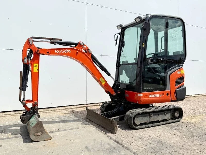 Mini-pelle Kubota KX016-4 diesel 1 615 kg – 3 godets – Cabine