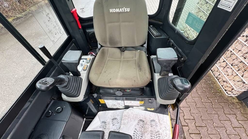 Mini-pelle Komatsu PC16R-3HS Diesel 2019 – 1 770 kg, 1 384 h, 3 godets – Image 8