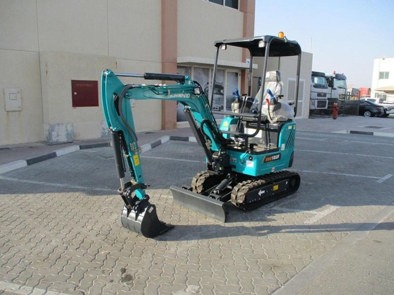 Mini-pelle SUNWARD SWE18UF 1,88T – diesel 19 CV – Compacte et performante
