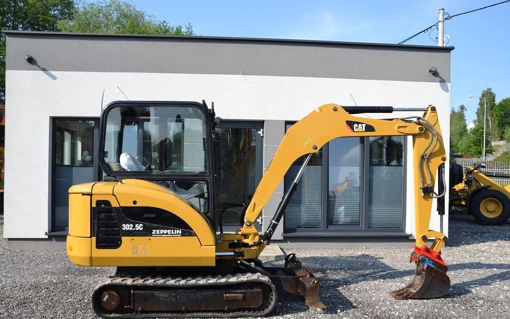 Mini-pelle Caterpillar 302.5C diesel avec cabine – 2010 – 4 900 h – 3 godets – Image 8