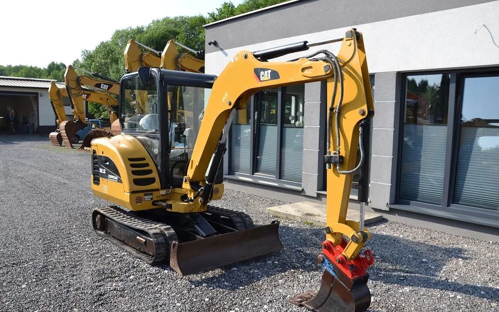 Mini-pelle Caterpillar 302.5C diesel avec cabine – 2010 – 4 900 h – 3 godets – Image 5