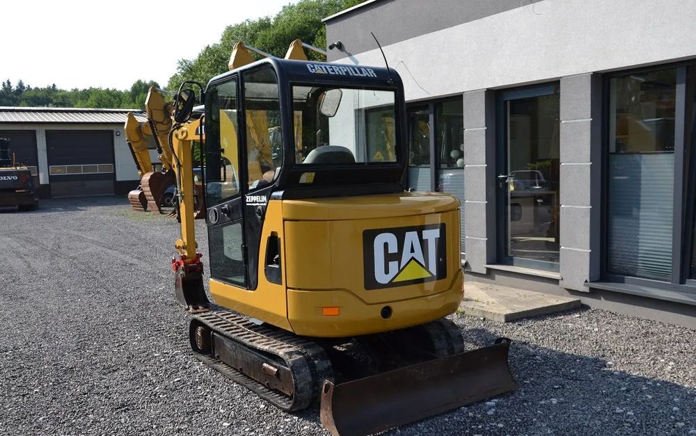 Mini-pelle Caterpillar 302.5C diesel avec cabine – 2010 – 4 900 h – 3 godets – Image 12