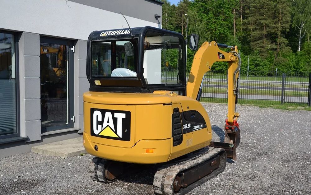 Mini-pelle Caterpillar 302.5C diesel avec cabine – 2010 – 4 900 h – 3 godets – Image 10