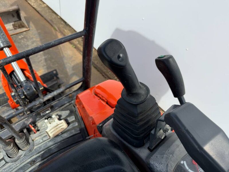 Mini-pelle Kubota U17-3 2022 – 1,12T, 776 h, voie variable hydraulique – Image 11
