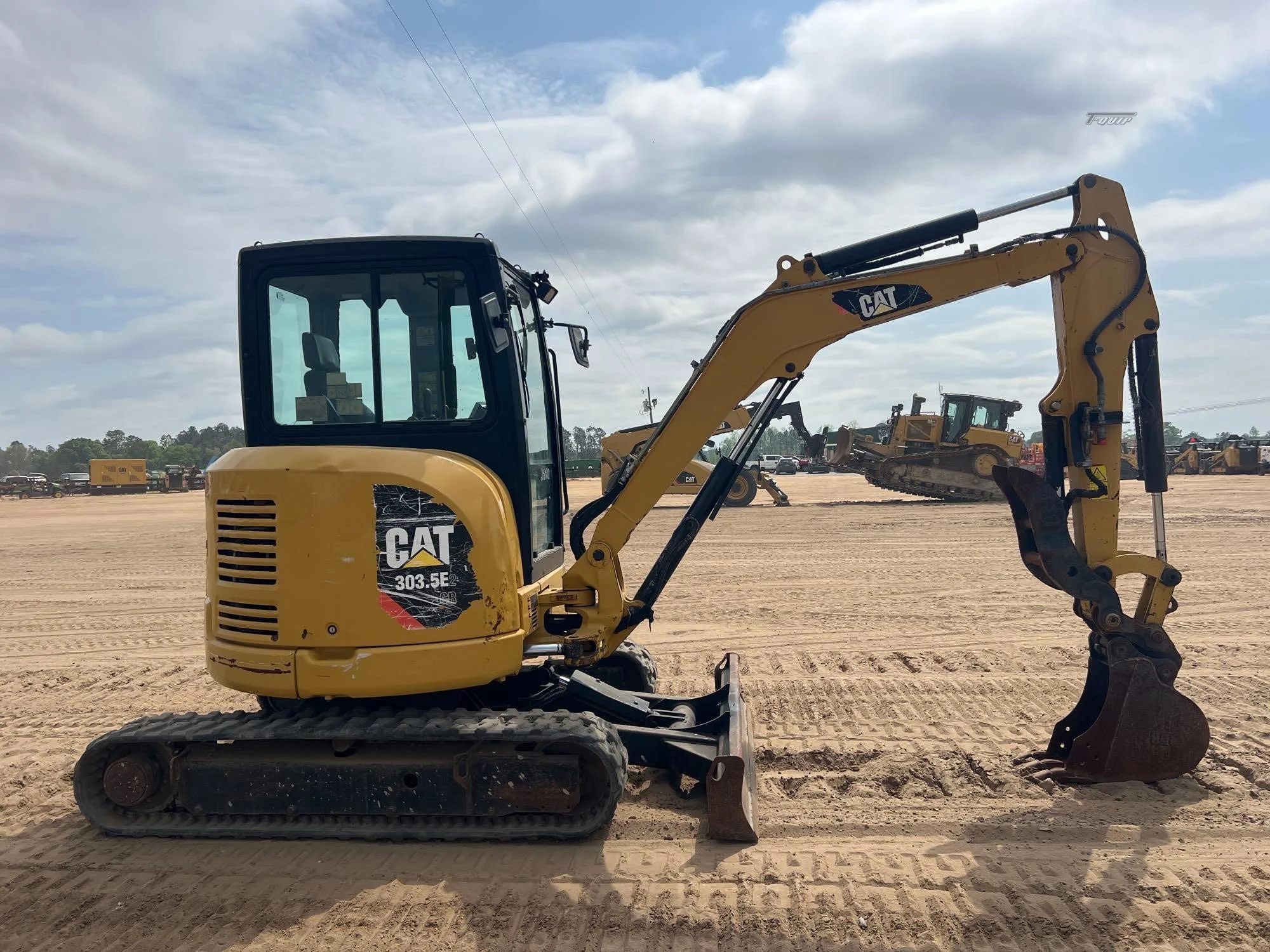 CATERPILLAR 303.5E2 CR – Mini-Pelle 3,5 T Diesel – Attache Rapide – Construction – Image 4