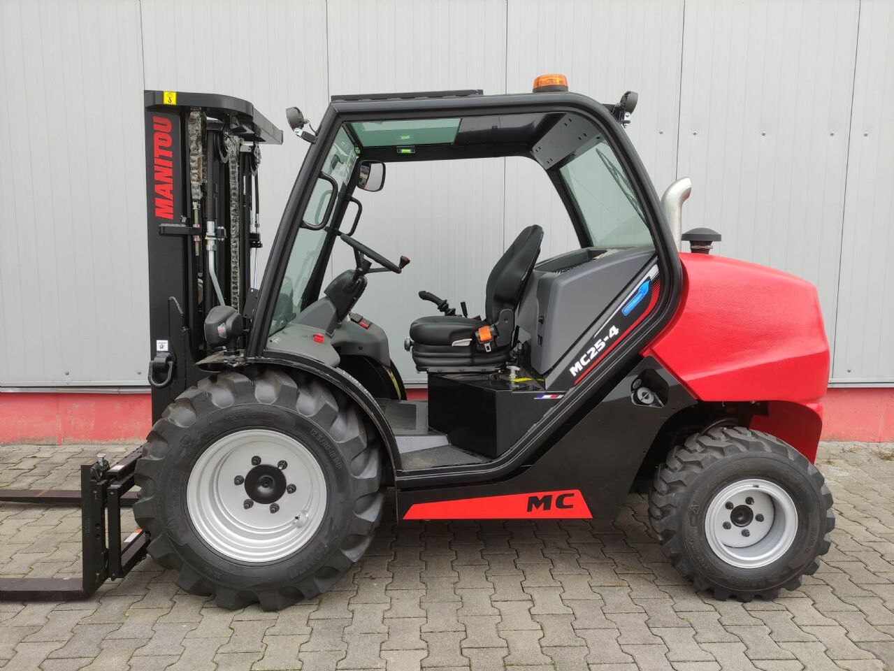 Chariot élévateur tout-terrain Manitou MC25-4 DK ST5 S1 Diesel 2 500 kg – Image 9