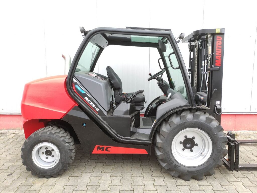 Chariot élévateur tout-terrain Manitou MC25-4 DK ST5 S1 Diesel 2 500 kg