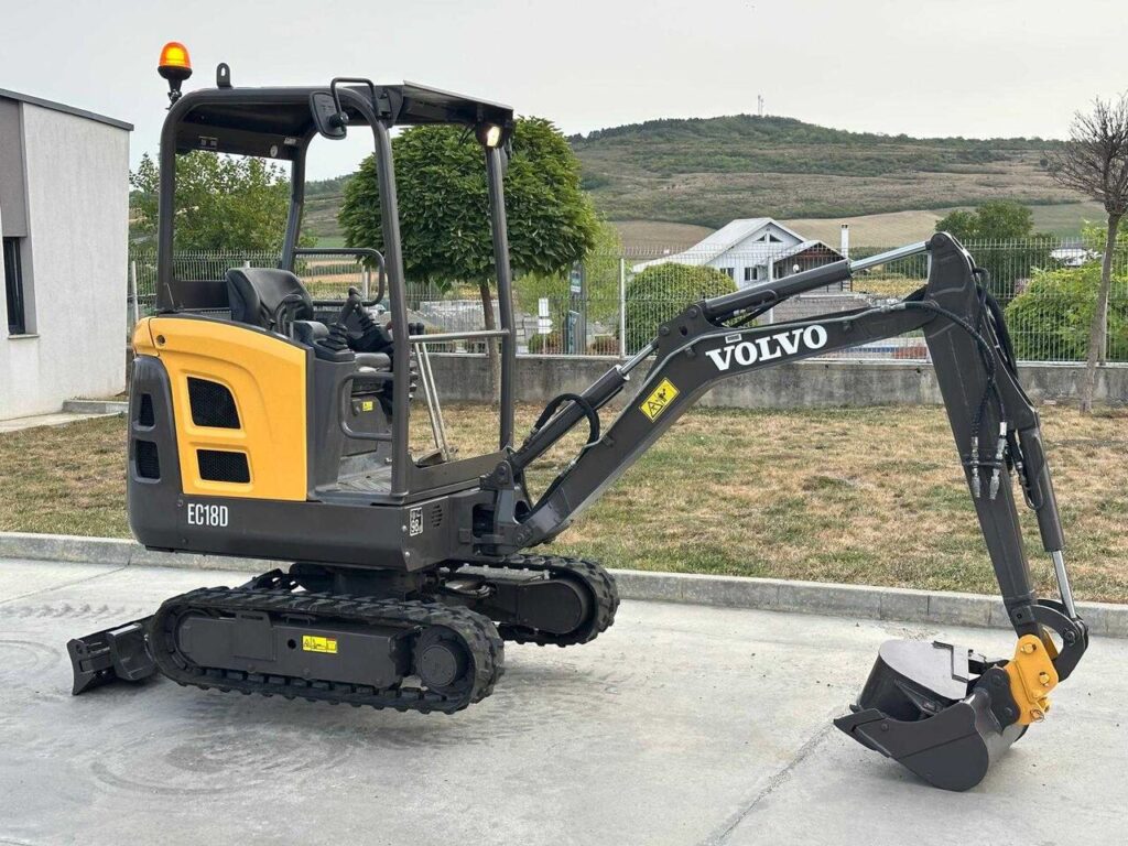 Mini-pelle Volvo EC18D 2017 – 1,79T – 1464 h – 3 godets et attache rapide