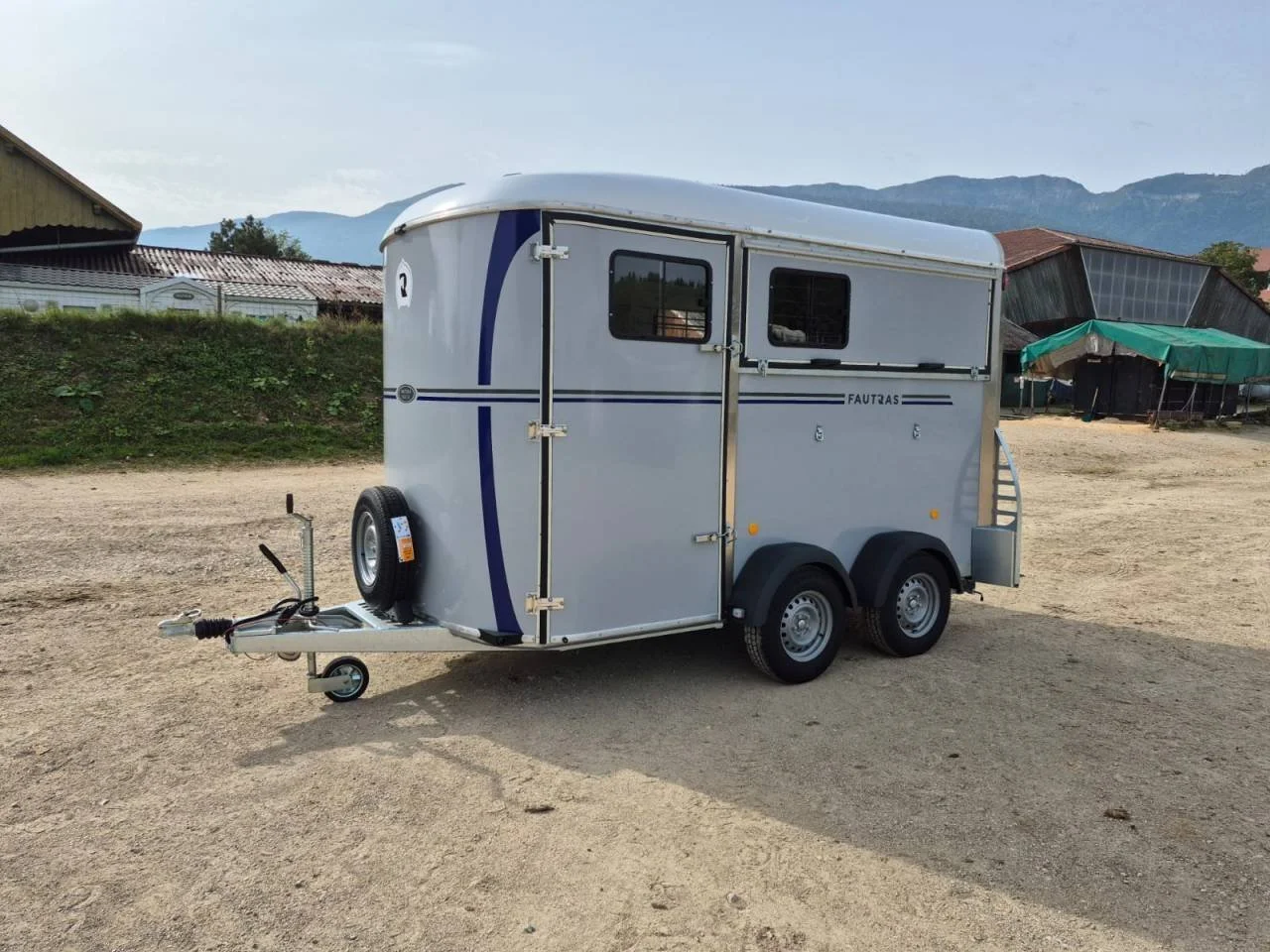 Van chevaux Fautras Oblic X2 – 2 chevaux – PTAC 2 600 kg – Charge utile 1 400 kg – Image 8