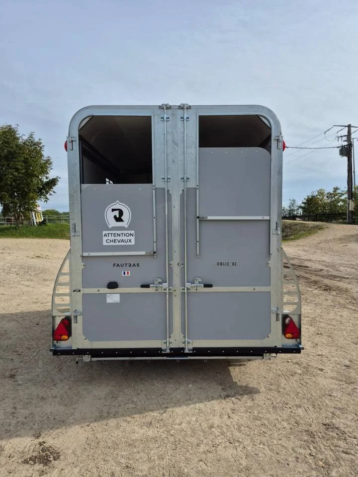 Van chevaux Fautras Oblic X2 – 2 chevaux – PTAC 2 600 kg – Charge utile 1 400 kg – Image 7