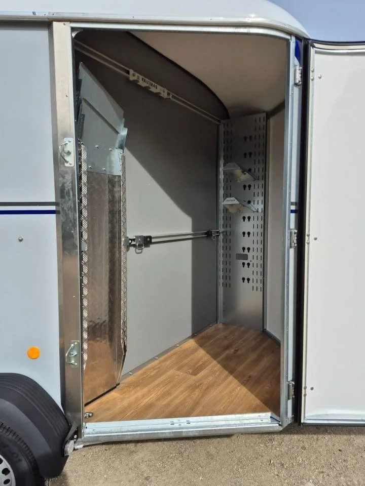 Van chevaux Fautras Oblic X2 – 2 chevaux – PTAC 2 600 kg – Charge utile 1 400 kg – Image 5