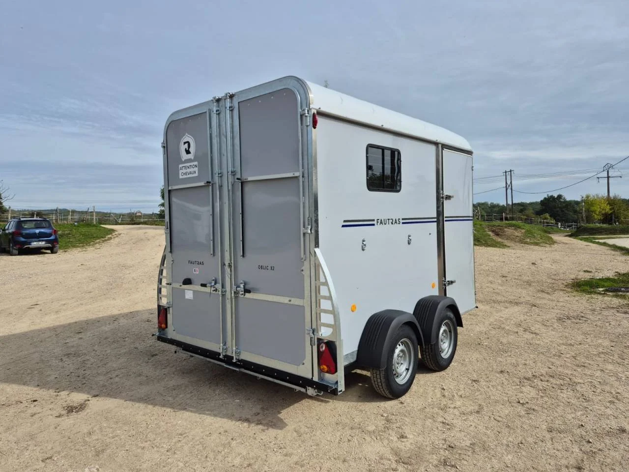 Van chevaux Fautras Oblic X2 – 2 chevaux – PTAC 2 600 kg – Charge utile 1 400 kg – Image 4
