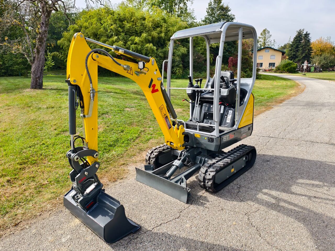 Mini-pelle Wacker Neuson ET16 diesel 2026 – 1 625 kg – 10 h – Powertilt – 3 godets