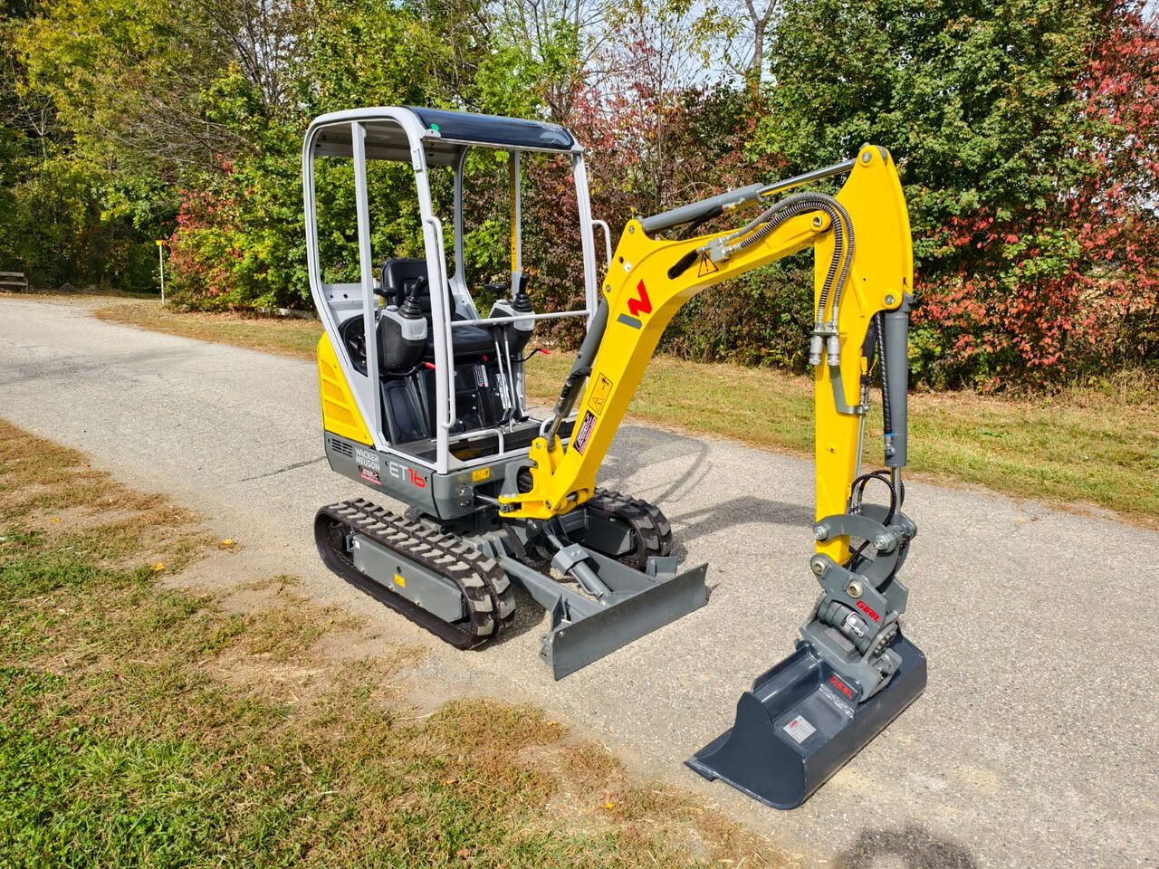 Mini-pelle Wacker Neuson ET16 diesel 2026 – 1 625 kg – 10 h – Powertilt – 3 godets – Image 17